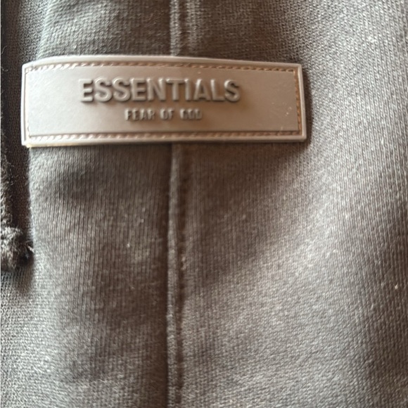 Essentials shorts - Picture 3 of 7